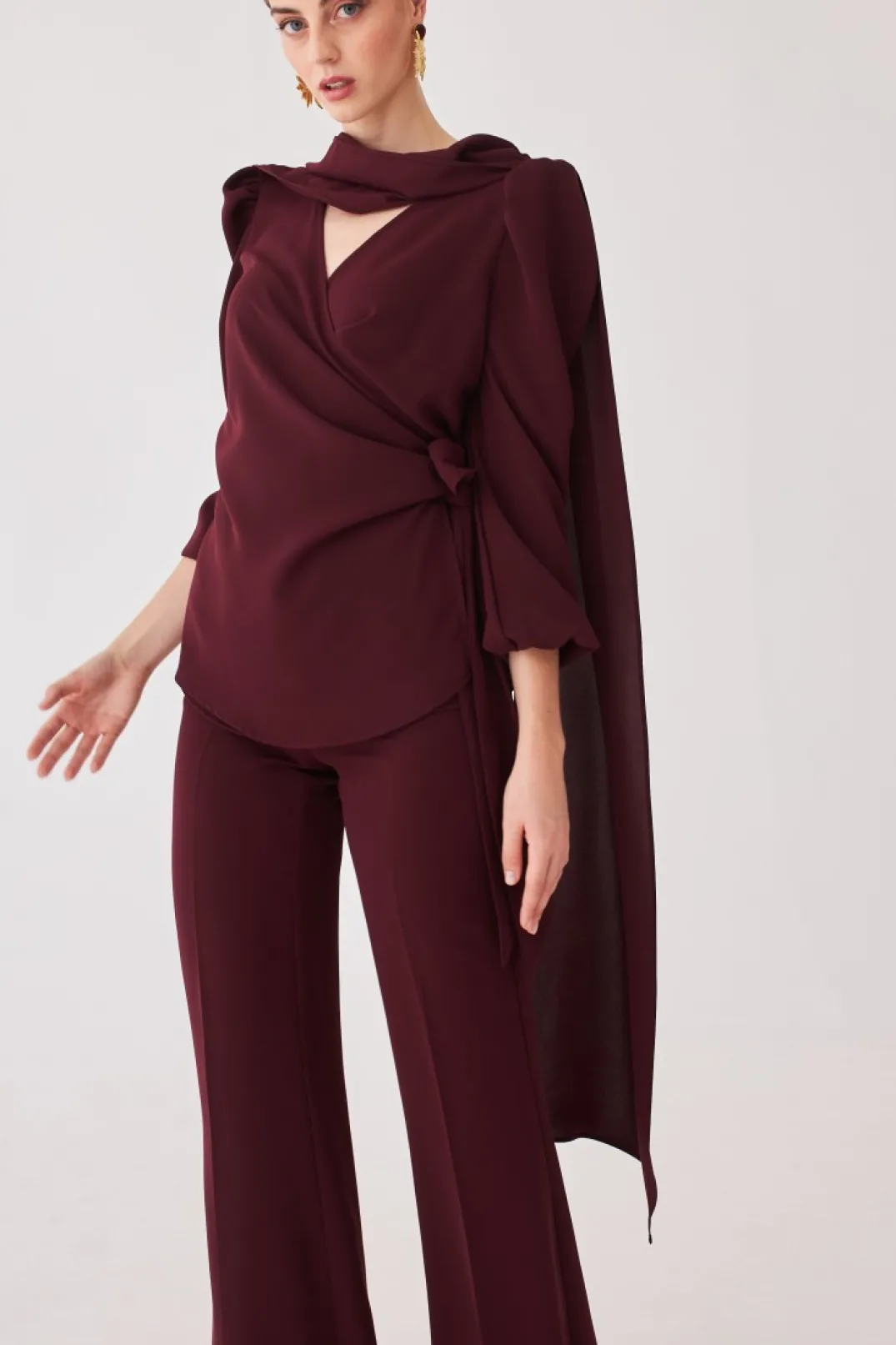 Shop PANTALON LAURAMBBURDEOS MARIA BARAZA X COOSY | Pantalones